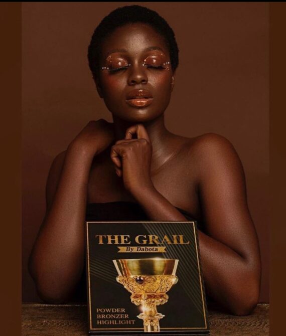 The Grail Powder Bronzer and Highlight Palette